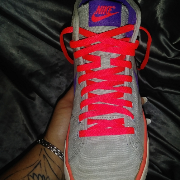 Nike - Picture 2 of 4